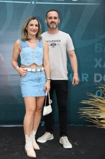 
<a style='margin-left: 5px;' class='btn btn-xs btn-social btn-facebook' href='https://www.facebook.com/sharer/sharer.php?u=https://galeramix.s01.web.getmuller.com.br/imagem/a163/800-800-90/conteudo/site_galerias/163/gustavo-lima-costelaco-junior-seco-galeramix-124.jpg' rel='popup' data-width='500' data-height='400'><i class='fa fa-facebook'></i>Compartilhar <span class='hidden-xs'>no Facebook</span>
</a> 
<a class='btn btn-default btn-xs' target='_blank' href='imagem/a163/800-800-90/conteudo/site_galerias/163/gustavo-lima-costelaco-junior-seco-galeramix-124.jpg'>
<span class='glyphicon glyphicon-cloud-download'></span> Salvar
</a>
