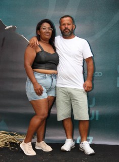 
<a style='margin-left: 5px;' class='btn btn-xs btn-social btn-facebook' href='https://www.facebook.com/sharer/sharer.php?u=https://galeramix.s01.web.getmuller.com.br/imagem/a163/800-800-90/conteudo/site_galerias/163/gustavo-lima-costelaco-junior-seco-galeramix-130.jpg' rel='popup' data-width='500' data-height='400'><i class='fa fa-facebook'></i>Compartilhar <span class='hidden-xs'>no Facebook</span>
</a> 
<a class='btn btn-default btn-xs' target='_blank' href='imagem/a163/800-800-90/conteudo/site_galerias/163/gustavo-lima-costelaco-junior-seco-galeramix-130.jpg'>
<span class='glyphicon glyphicon-cloud-download'></span> Salvar
</a>
