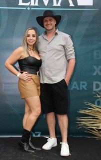 
<a style='margin-left: 5px;' class='btn btn-xs btn-social btn-facebook' href='https://www.facebook.com/sharer/sharer.php?u=https://galeramix.s01.web.getmuller.com.br/imagem/a163/800-800-90/conteudo/site_galerias/163/gustavo-lima-costelaco-junior-seco-galeramix-131.jpg' rel='popup' data-width='500' data-height='400'><i class='fa fa-facebook'></i>Compartilhar <span class='hidden-xs'>no Facebook</span>
</a> 
<a class='btn btn-default btn-xs' target='_blank' href='imagem/a163/800-800-90/conteudo/site_galerias/163/gustavo-lima-costelaco-junior-seco-galeramix-131.jpg'>
<span class='glyphicon glyphicon-cloud-download'></span> Salvar
</a>
