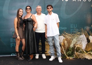 
<a style='margin-left: 5px;' class='btn btn-xs btn-social btn-facebook' href='https://www.facebook.com/sharer/sharer.php?u=https://galeramix.s01.web.getmuller.com.br/imagem/a163/800-800-90/conteudo/site_galerias/163/gustavo-lima-costelaco-junior-seco-galeramix-142.jpg' rel='popup' data-width='500' data-height='400'><i class='fa fa-facebook'></i>Compartilhar <span class='hidden-xs'>no Facebook</span>
</a> 
<a class='btn btn-default btn-xs' target='_blank' href='imagem/a163/800-800-90/conteudo/site_galerias/163/gustavo-lima-costelaco-junior-seco-galeramix-142.jpg'>
<span class='glyphicon glyphicon-cloud-download'></span> Salvar
</a>
