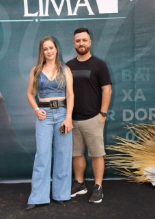 
<a style='margin-left: 5px;' class='btn btn-xs btn-social btn-facebook' href='https://www.facebook.com/sharer/sharer.php?u=https://galeramix.s01.web.getmuller.com.br/imagem/a163/800-800-90/conteudo/site_galerias/163/gustavo-lima-costelaco-junior-seco-galeramix-143.jpg' rel='popup' data-width='500' data-height='400'><i class='fa fa-facebook'></i>Compartilhar <span class='hidden-xs'>no Facebook</span>
</a> 
<a class='btn btn-default btn-xs' target='_blank' href='imagem/a163/800-800-90/conteudo/site_galerias/163/gustavo-lima-costelaco-junior-seco-galeramix-143.jpg'>
<span class='glyphicon glyphicon-cloud-download'></span> Salvar
</a>
