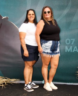 
<a style='margin-left: 5px;' class='btn btn-xs btn-social btn-facebook' href='https://www.facebook.com/sharer/sharer.php?u=https://galeramix.s01.web.getmuller.com.br/imagem/a163/800-800-90/conteudo/site_galerias/163/gustavo-lima-costelaco-junior-seco-galeramix-148.jpg' rel='popup' data-width='500' data-height='400'><i class='fa fa-facebook'></i>Compartilhar <span class='hidden-xs'>no Facebook</span>
</a> 
<a class='btn btn-default btn-xs' target='_blank' href='imagem/a163/800-800-90/conteudo/site_galerias/163/gustavo-lima-costelaco-junior-seco-galeramix-148.jpg'>
<span class='glyphicon glyphicon-cloud-download'></span> Salvar
</a>
