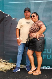 
<a style='margin-left: 5px;' class='btn btn-xs btn-social btn-facebook' href='https://www.facebook.com/sharer/sharer.php?u=https://galeramix.s01.web.getmuller.com.br/imagem/a163/800-800-90/conteudo/site_galerias/163/gustavo-lima-costelaco-junior-seco-galeramix-149.jpg' rel='popup' data-width='500' data-height='400'><i class='fa fa-facebook'></i>Compartilhar <span class='hidden-xs'>no Facebook</span>
</a> 
<a class='btn btn-default btn-xs' target='_blank' href='imagem/a163/800-800-90/conteudo/site_galerias/163/gustavo-lima-costelaco-junior-seco-galeramix-149.jpg'>
<span class='glyphicon glyphicon-cloud-download'></span> Salvar
</a>
