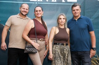 
<a style='margin-left: 5px;' class='btn btn-xs btn-social btn-facebook' href='https://www.facebook.com/sharer/sharer.php?u=https://galeramix.s01.web.getmuller.com.br/imagem/a163/800-800-90/conteudo/site_galerias/163/gustavo-lima-costelaco-junior-seco-galeramix-15.jpg' rel='popup' data-width='500' data-height='400'><i class='fa fa-facebook'></i>Compartilhar <span class='hidden-xs'>no Facebook</span>
</a> 
<a class='btn btn-default btn-xs' target='_blank' href='imagem/a163/800-800-90/conteudo/site_galerias/163/gustavo-lima-costelaco-junior-seco-galeramix-15.jpg'>
<span class='glyphicon glyphicon-cloud-download'></span> Salvar
</a>
