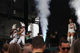 
<a style='margin-left: 5px;' class='btn btn-xs btn-social btn-facebook' href='https://www.facebook.com/sharer/sharer.php?u=https://galeramix.s01.web.getmuller.com.br/imagem/a163/800-800-90/conteudo/site_galerias/163/gustavo-lima-costelaco-junior-seco-galeramix-164.jpg' rel='popup' data-width='500' data-height='400'><i class='fa fa-facebook'></i>Compartilhar <span class='hidden-xs'>no Facebook</span>
</a> 
<a class='btn btn-default btn-xs' target='_blank' href='imagem/a163/800-800-90/conteudo/site_galerias/163/gustavo-lima-costelaco-junior-seco-galeramix-164.jpg'>
<span class='glyphicon glyphicon-cloud-download'></span> Salvar
</a>
