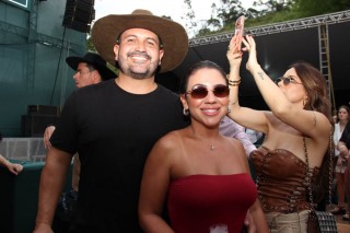 
<a style='margin-left: 5px;' class='btn btn-xs btn-social btn-facebook' href='https://www.facebook.com/sharer/sharer.php?u=https://galeramix.s01.web.getmuller.com.br/imagem/a163/800-800-90/conteudo/site_galerias/163/gustavo-lima-costelaco-junior-seco-galeramix-165.jpg' rel='popup' data-width='500' data-height='400'><i class='fa fa-facebook'></i>Compartilhar <span class='hidden-xs'>no Facebook</span>
</a> 
<a class='btn btn-default btn-xs' target='_blank' href='imagem/a163/800-800-90/conteudo/site_galerias/163/gustavo-lima-costelaco-junior-seco-galeramix-165.jpg'>
<span class='glyphicon glyphicon-cloud-download'></span> Salvar
</a>
