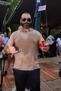 
<a style='margin-left: 5px;' class='btn btn-xs btn-social btn-facebook' href='https://www.facebook.com/sharer/sharer.php?u=https://galeramix.s01.web.getmuller.com.br/imagem/a163/800-800-90/conteudo/site_galerias/163/gustavo-lima-costelaco-junior-seco-galeramix-169.jpg' rel='popup' data-width='500' data-height='400'><i class='fa fa-facebook'></i>Compartilhar <span class='hidden-xs'>no Facebook</span>
</a> 
<a class='btn btn-default btn-xs' target='_blank' href='imagem/a163/800-800-90/conteudo/site_galerias/163/gustavo-lima-costelaco-junior-seco-galeramix-169.jpg'>
<span class='glyphicon glyphicon-cloud-download'></span> Salvar
</a>
