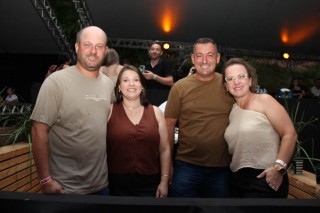 
<a style='margin-left: 5px;' class='btn btn-xs btn-social btn-facebook' href='https://www.facebook.com/sharer/sharer.php?u=https://galeramix.s01.web.getmuller.com.br/imagem/a163/800-800-90/conteudo/site_galerias/163/gustavo-lima-costelaco-junior-seco-galeramix-170.jpg' rel='popup' data-width='500' data-height='400'><i class='fa fa-facebook'></i>Compartilhar <span class='hidden-xs'>no Facebook</span>
</a> 
<a class='btn btn-default btn-xs' target='_blank' href='imagem/a163/800-800-90/conteudo/site_galerias/163/gustavo-lima-costelaco-junior-seco-galeramix-170.jpg'>
<span class='glyphicon glyphicon-cloud-download'></span> Salvar
</a>
