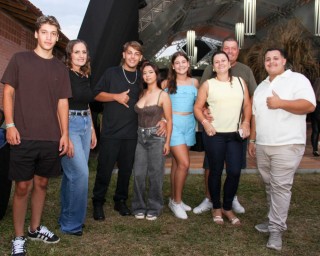 
<a style='margin-left: 5px;' class='btn btn-xs btn-social btn-facebook' href='https://www.facebook.com/sharer/sharer.php?u=https://galeramix.s01.web.getmuller.com.br/imagem/a163/800-800-90/conteudo/site_galerias/163/gustavo-lima-costelaco-junior-seco-galeramix-171.jpg' rel='popup' data-width='500' data-height='400'><i class='fa fa-facebook'></i>Compartilhar <span class='hidden-xs'>no Facebook</span>
</a> 
<a class='btn btn-default btn-xs' target='_blank' href='imagem/a163/800-800-90/conteudo/site_galerias/163/gustavo-lima-costelaco-junior-seco-galeramix-171.jpg'>
<span class='glyphicon glyphicon-cloud-download'></span> Salvar
</a>
