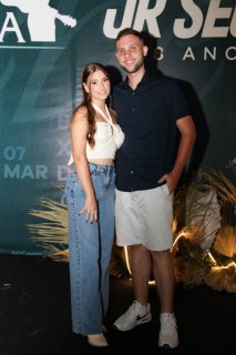 
<a style='margin-left: 5px;' class='btn btn-xs btn-social btn-facebook' href='https://www.facebook.com/sharer/sharer.php?u=https://galeramix.s01.web.getmuller.com.br/imagem/a163/800-800-90/conteudo/site_galerias/163/gustavo-lima-costelaco-junior-seco-galeramix-191.jpg' rel='popup' data-width='500' data-height='400'><i class='fa fa-facebook'></i>Compartilhar <span class='hidden-xs'>no Facebook</span>
</a> 
<a class='btn btn-default btn-xs' target='_blank' href='imagem/a163/800-800-90/conteudo/site_galerias/163/gustavo-lima-costelaco-junior-seco-galeramix-191.jpg'>
<span class='glyphicon glyphicon-cloud-download'></span> Salvar
</a>
