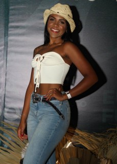 
<a style='margin-left: 5px;' class='btn btn-xs btn-social btn-facebook' href='https://www.facebook.com/sharer/sharer.php?u=https://galeramix.s01.web.getmuller.com.br/imagem/a163/800-800-90/conteudo/site_galerias/163/gustavo-lima-costelaco-junior-seco-galeramix-200.jpg' rel='popup' data-width='500' data-height='400'><i class='fa fa-facebook'></i>Compartilhar <span class='hidden-xs'>no Facebook</span>
</a> 
<a class='btn btn-default btn-xs' target='_blank' href='imagem/a163/800-800-90/conteudo/site_galerias/163/gustavo-lima-costelaco-junior-seco-galeramix-200.jpg'>
<span class='glyphicon glyphicon-cloud-download'></span> Salvar
</a>
