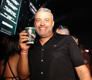 
<a style='margin-left: 5px;' class='btn btn-xs btn-social btn-facebook' href='https://www.facebook.com/sharer/sharer.php?u=https://galeramix.s01.web.getmuller.com.br/imagem/a163/800-800-90/conteudo/site_galerias/163/gustavo-lima-costelaco-junior-seco-galeramix-208.jpg' rel='popup' data-width='500' data-height='400'><i class='fa fa-facebook'></i>Compartilhar <span class='hidden-xs'>no Facebook</span>
</a> 
<a class='btn btn-default btn-xs' target='_blank' href='imagem/a163/800-800-90/conteudo/site_galerias/163/gustavo-lima-costelaco-junior-seco-galeramix-208.jpg'>
<span class='glyphicon glyphicon-cloud-download'></span> Salvar
</a>
