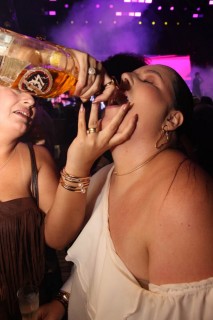 
<a style='margin-left: 5px;' class='btn btn-xs btn-social btn-facebook' href='https://www.facebook.com/sharer/sharer.php?u=https://galeramix.s01.web.getmuller.com.br/imagem/a163/800-800-90/conteudo/site_galerias/163/gustavo-lima-costelaco-junior-seco-galeramix-213.jpg' rel='popup' data-width='500' data-height='400'><i class='fa fa-facebook'></i>Compartilhar <span class='hidden-xs'>no Facebook</span>
</a> 
<a class='btn btn-default btn-xs' target='_blank' href='imagem/a163/800-800-90/conteudo/site_galerias/163/gustavo-lima-costelaco-junior-seco-galeramix-213.jpg'>
<span class='glyphicon glyphicon-cloud-download'></span> Salvar
</a>
