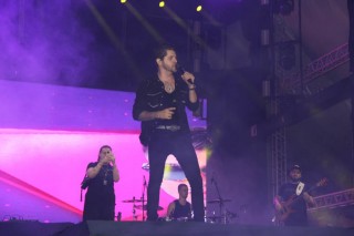 
<a style='margin-left: 5px;' class='btn btn-xs btn-social btn-facebook' href='https://www.facebook.com/sharer/sharer.php?u=https://galeramix.s01.web.getmuller.com.br/imagem/a163/800-800-90/conteudo/site_galerias/163/gustavo-lima-costelaco-junior-seco-galeramix-216.jpg' rel='popup' data-width='500' data-height='400'><i class='fa fa-facebook'></i>Compartilhar <span class='hidden-xs'>no Facebook</span>
</a> 
<a class='btn btn-default btn-xs' target='_blank' href='imagem/a163/800-800-90/conteudo/site_galerias/163/gustavo-lima-costelaco-junior-seco-galeramix-216.jpg'>
<span class='glyphicon glyphicon-cloud-download'></span> Salvar
</a>
