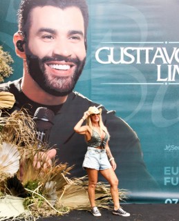 
<a style='margin-left: 5px;' class='btn btn-xs btn-social btn-facebook' href='https://www.facebook.com/sharer/sharer.php?u=https://galeramix.s01.web.getmuller.com.br/imagem/a163/800-800-90/conteudo/site_galerias/163/gustavo-lima-costelaco-junior-seco-galeramix-225.jpg' rel='popup' data-width='500' data-height='400'><i class='fa fa-facebook'></i>Compartilhar <span class='hidden-xs'>no Facebook</span>
</a> 
<a class='btn btn-default btn-xs' target='_blank' href='imagem/a163/800-800-90/conteudo/site_galerias/163/gustavo-lima-costelaco-junior-seco-galeramix-225.jpg'>
<span class='glyphicon glyphicon-cloud-download'></span> Salvar
</a>
