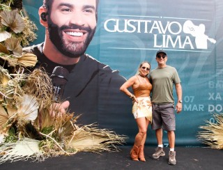 
<a style='margin-left: 5px;' class='btn btn-xs btn-social btn-facebook' href='https://www.facebook.com/sharer/sharer.php?u=https://galeramix.s01.web.getmuller.com.br/imagem/a163/800-800-90/conteudo/site_galerias/163/gustavo-lima-costelaco-junior-seco-galeramix-230.jpg' rel='popup' data-width='500' data-height='400'><i class='fa fa-facebook'></i>Compartilhar <span class='hidden-xs'>no Facebook</span>
</a> 
<a class='btn btn-default btn-xs' target='_blank' href='imagem/a163/800-800-90/conteudo/site_galerias/163/gustavo-lima-costelaco-junior-seco-galeramix-230.jpg'>
<span class='glyphicon glyphicon-cloud-download'></span> Salvar
</a>
