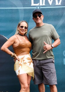 
<a style='margin-left: 5px;' class='btn btn-xs btn-social btn-facebook' href='https://www.facebook.com/sharer/sharer.php?u=https://galeramix.s01.web.getmuller.com.br/imagem/a163/800-800-90/conteudo/site_galerias/163/gustavo-lima-costelaco-junior-seco-galeramix-231.jpg' rel='popup' data-width='500' data-height='400'><i class='fa fa-facebook'></i>Compartilhar <span class='hidden-xs'>no Facebook</span>
</a> 
<a class='btn btn-default btn-xs' target='_blank' href='imagem/a163/800-800-90/conteudo/site_galerias/163/gustavo-lima-costelaco-junior-seco-galeramix-231.jpg'>
<span class='glyphicon glyphicon-cloud-download'></span> Salvar
</a>
