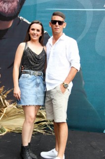 
<a style='margin-left: 5px;' class='btn btn-xs btn-social btn-facebook' href='https://www.facebook.com/sharer/sharer.php?u=https://galeramix.s01.web.getmuller.com.br/imagem/a163/800-800-90/conteudo/site_galerias/163/gustavo-lima-costelaco-junior-seco-galeramix-233.jpg' rel='popup' data-width='500' data-height='400'><i class='fa fa-facebook'></i>Compartilhar <span class='hidden-xs'>no Facebook</span>
</a> 
<a class='btn btn-default btn-xs' target='_blank' href='imagem/a163/800-800-90/conteudo/site_galerias/163/gustavo-lima-costelaco-junior-seco-galeramix-233.jpg'>
<span class='glyphicon glyphicon-cloud-download'></span> Salvar
</a>
