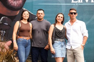 
<a style='margin-left: 5px;' class='btn btn-xs btn-social btn-facebook' href='https://www.facebook.com/sharer/sharer.php?u=https://galeramix.s01.web.getmuller.com.br/imagem/a163/800-800-90/conteudo/site_galerias/163/gustavo-lima-costelaco-junior-seco-galeramix-236.jpg' rel='popup' data-width='500' data-height='400'><i class='fa fa-facebook'></i>Compartilhar <span class='hidden-xs'>no Facebook</span>
</a> 
<a class='btn btn-default btn-xs' target='_blank' href='imagem/a163/800-800-90/conteudo/site_galerias/163/gustavo-lima-costelaco-junior-seco-galeramix-236.jpg'>
<span class='glyphicon glyphicon-cloud-download'></span> Salvar
</a>
