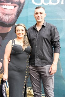 
<a style='margin-left: 5px;' class='btn btn-xs btn-social btn-facebook' href='https://www.facebook.com/sharer/sharer.php?u=https://galeramix.s01.web.getmuller.com.br/imagem/a163/800-800-90/conteudo/site_galerias/163/gustavo-lima-costelaco-junior-seco-galeramix-244.jpg' rel='popup' data-width='500' data-height='400'><i class='fa fa-facebook'></i>Compartilhar <span class='hidden-xs'>no Facebook</span>
</a> 
<a class='btn btn-default btn-xs' target='_blank' href='imagem/a163/800-800-90/conteudo/site_galerias/163/gustavo-lima-costelaco-junior-seco-galeramix-244.jpg'>
<span class='glyphicon glyphicon-cloud-download'></span> Salvar
</a>
