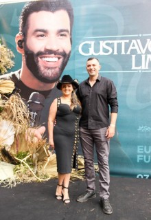 
<a style='margin-left: 5px;' class='btn btn-xs btn-social btn-facebook' href='https://www.facebook.com/sharer/sharer.php?u=https://galeramix.s01.web.getmuller.com.br/imagem/a163/800-800-90/conteudo/site_galerias/163/gustavo-lima-costelaco-junior-seco-galeramix-245.jpg' rel='popup' data-width='500' data-height='400'><i class='fa fa-facebook'></i>Compartilhar <span class='hidden-xs'>no Facebook</span>
</a> 
<a class='btn btn-default btn-xs' target='_blank' href='imagem/a163/800-800-90/conteudo/site_galerias/163/gustavo-lima-costelaco-junior-seco-galeramix-245.jpg'>
<span class='glyphicon glyphicon-cloud-download'></span> Salvar
</a>
