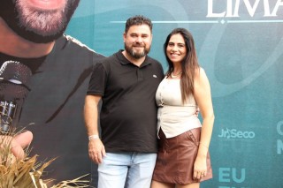 
<a style='margin-left: 5px;' class='btn btn-xs btn-social btn-facebook' href='https://www.facebook.com/sharer/sharer.php?u=https://galeramix.s01.web.getmuller.com.br/imagem/a163/800-800-90/conteudo/site_galerias/163/gustavo-lima-costelaco-junior-seco-galeramix-248.jpg' rel='popup' data-width='500' data-height='400'><i class='fa fa-facebook'></i>Compartilhar <span class='hidden-xs'>no Facebook</span>
</a> 
<a class='btn btn-default btn-xs' target='_blank' href='imagem/a163/800-800-90/conteudo/site_galerias/163/gustavo-lima-costelaco-junior-seco-galeramix-248.jpg'>
<span class='glyphicon glyphicon-cloud-download'></span> Salvar
</a>
