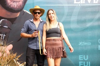 
<a style='margin-left: 5px;' class='btn btn-xs btn-social btn-facebook' href='https://www.facebook.com/sharer/sharer.php?u=https://galeramix.s01.web.getmuller.com.br/imagem/a163/800-800-90/conteudo/site_galerias/163/gustavo-lima-costelaco-junior-seco-galeramix-251.jpg' rel='popup' data-width='500' data-height='400'><i class='fa fa-facebook'></i>Compartilhar <span class='hidden-xs'>no Facebook</span>
</a> 
<a class='btn btn-default btn-xs' target='_blank' href='imagem/a163/800-800-90/conteudo/site_galerias/163/gustavo-lima-costelaco-junior-seco-galeramix-251.jpg'>
<span class='glyphicon glyphicon-cloud-download'></span> Salvar
</a>
