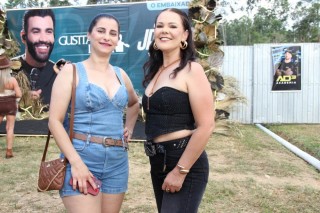 
<a style='margin-left: 5px;' class='btn btn-xs btn-social btn-facebook' href='https://www.facebook.com/sharer/sharer.php?u=https://galeramix.s01.web.getmuller.com.br/imagem/a163/800-800-90/conteudo/site_galerias/163/gustavo-lima-costelaco-junior-seco-galeramix-26.jpg' rel='popup' data-width='500' data-height='400'><i class='fa fa-facebook'></i>Compartilhar <span class='hidden-xs'>no Facebook</span>
</a> 
<a class='btn btn-default btn-xs' target='_blank' href='imagem/a163/800-800-90/conteudo/site_galerias/163/gustavo-lima-costelaco-junior-seco-galeramix-26.jpg'>
<span class='glyphicon glyphicon-cloud-download'></span> Salvar
</a>
