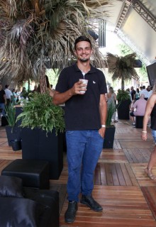 
<a style='margin-left: 5px;' class='btn btn-xs btn-social btn-facebook' href='https://www.facebook.com/sharer/sharer.php?u=https://galeramix.s01.web.getmuller.com.br/imagem/a163/800-800-90/conteudo/site_galerias/163/gustavo-lima-costelaco-junior-seco-galeramix-268.jpg' rel='popup' data-width='500' data-height='400'><i class='fa fa-facebook'></i>Compartilhar <span class='hidden-xs'>no Facebook</span>
</a> 
<a class='btn btn-default btn-xs' target='_blank' href='imagem/a163/800-800-90/conteudo/site_galerias/163/gustavo-lima-costelaco-junior-seco-galeramix-268.jpg'>
<span class='glyphicon glyphicon-cloud-download'></span> Salvar
</a>
