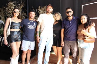 
<a style='margin-left: 5px;' class='btn btn-xs btn-social btn-facebook' href='https://www.facebook.com/sharer/sharer.php?u=https://galeramix.s01.web.getmuller.com.br/imagem/a163/800-800-90/conteudo/site_galerias/163/gustavo-lima-costelaco-junior-seco-galeramix-277.jpg' rel='popup' data-width='500' data-height='400'><i class='fa fa-facebook'></i>Compartilhar <span class='hidden-xs'>no Facebook</span>
</a> 
<a class='btn btn-default btn-xs' target='_blank' href='imagem/a163/800-800-90/conteudo/site_galerias/163/gustavo-lima-costelaco-junior-seco-galeramix-277.jpg'>
<span class='glyphicon glyphicon-cloud-download'></span> Salvar
</a>
