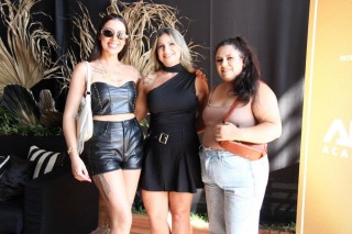 
<a style='margin-left: 5px;' class='btn btn-xs btn-social btn-facebook' href='https://www.facebook.com/sharer/sharer.php?u=https://galeramix.s01.web.getmuller.com.br/imagem/a163/800-800-90/conteudo/site_galerias/163/gustavo-lima-costelaco-junior-seco-galeramix-281.jpg' rel='popup' data-width='500' data-height='400'><i class='fa fa-facebook'></i>Compartilhar <span class='hidden-xs'>no Facebook</span>
</a> 
<a class='btn btn-default btn-xs' target='_blank' href='imagem/a163/800-800-90/conteudo/site_galerias/163/gustavo-lima-costelaco-junior-seco-galeramix-281.jpg'>
<span class='glyphicon glyphicon-cloud-download'></span> Salvar
</a>
