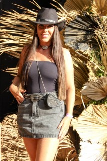 
<a style='margin-left: 5px;' class='btn btn-xs btn-social btn-facebook' href='https://www.facebook.com/sharer/sharer.php?u=https://galeramix.s01.web.getmuller.com.br/imagem/a163/800-800-90/conteudo/site_galerias/163/gustavo-lima-costelaco-junior-seco-galeramix-3.jpg' rel='popup' data-width='500' data-height='400'><i class='fa fa-facebook'></i>Compartilhar <span class='hidden-xs'>no Facebook</span>
</a> 
<a class='btn btn-default btn-xs' target='_blank' href='imagem/a163/800-800-90/conteudo/site_galerias/163/gustavo-lima-costelaco-junior-seco-galeramix-3.jpg'>
<span class='glyphicon glyphicon-cloud-download'></span> Salvar
</a>
