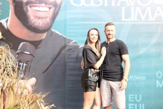 
<a style='margin-left: 5px;' class='btn btn-xs btn-social btn-facebook' href='https://www.facebook.com/sharer/sharer.php?u=https://galeramix.s01.web.getmuller.com.br/imagem/a163/800-800-90/conteudo/site_galerias/163/gustavo-lima-costelaco-junior-seco-galeramix-32.jpg' rel='popup' data-width='500' data-height='400'><i class='fa fa-facebook'></i>Compartilhar <span class='hidden-xs'>no Facebook</span>
</a> 
<a class='btn btn-default btn-xs' target='_blank' href='imagem/a163/800-800-90/conteudo/site_galerias/163/gustavo-lima-costelaco-junior-seco-galeramix-32.jpg'>
<span class='glyphicon glyphicon-cloud-download'></span> Salvar
</a>
