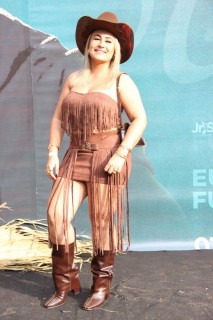 
<a style='margin-left: 5px;' class='btn btn-xs btn-social btn-facebook' href='https://www.facebook.com/sharer/sharer.php?u=https://galeramix.s01.web.getmuller.com.br/imagem/a163/800-800-90/conteudo/site_galerias/163/gustavo-lima-costelaco-junior-seco-galeramix-33.jpg' rel='popup' data-width='500' data-height='400'><i class='fa fa-facebook'></i>Compartilhar <span class='hidden-xs'>no Facebook</span>
</a> 
<a class='btn btn-default btn-xs' target='_blank' href='imagem/a163/800-800-90/conteudo/site_galerias/163/gustavo-lima-costelaco-junior-seco-galeramix-33.jpg'>
<span class='glyphicon glyphicon-cloud-download'></span> Salvar
</a>
