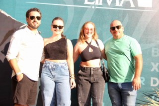 
<a style='margin-left: 5px;' class='btn btn-xs btn-social btn-facebook' href='https://www.facebook.com/sharer/sharer.php?u=https://galeramix.s01.web.getmuller.com.br/imagem/a163/800-800-90/conteudo/site_galerias/163/gustavo-lima-costelaco-junior-seco-galeramix-42.jpg' rel='popup' data-width='500' data-height='400'><i class='fa fa-facebook'></i>Compartilhar <span class='hidden-xs'>no Facebook</span>
</a> 
<a class='btn btn-default btn-xs' target='_blank' href='imagem/a163/800-800-90/conteudo/site_galerias/163/gustavo-lima-costelaco-junior-seco-galeramix-42.jpg'>
<span class='glyphicon glyphicon-cloud-download'></span> Salvar
</a>
