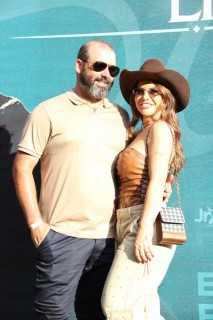 
<a style='margin-left: 5px;' class='btn btn-xs btn-social btn-facebook' href='https://www.facebook.com/sharer/sharer.php?u=https://galeramix.s01.web.getmuller.com.br/imagem/a163/800-800-90/conteudo/site_galerias/163/gustavo-lima-costelaco-junior-seco-galeramix-47.jpg' rel='popup' data-width='500' data-height='400'><i class='fa fa-facebook'></i>Compartilhar <span class='hidden-xs'>no Facebook</span>
</a> 
<a class='btn btn-default btn-xs' target='_blank' href='imagem/a163/800-800-90/conteudo/site_galerias/163/gustavo-lima-costelaco-junior-seco-galeramix-47.jpg'>
<span class='glyphicon glyphicon-cloud-download'></span> Salvar
</a>
