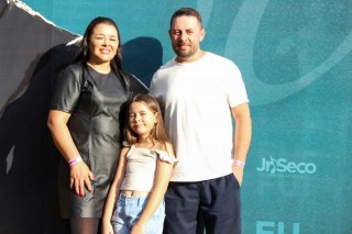 
<a style='margin-left: 5px;' class='btn btn-xs btn-social btn-facebook' href='https://www.facebook.com/sharer/sharer.php?u=https://galeramix.s01.web.getmuller.com.br/imagem/a163/800-800-90/conteudo/site_galerias/163/gustavo-lima-costelaco-junior-seco-galeramix-49.jpg' rel='popup' data-width='500' data-height='400'><i class='fa fa-facebook'></i>Compartilhar <span class='hidden-xs'>no Facebook</span>
</a> 
<a class='btn btn-default btn-xs' target='_blank' href='imagem/a163/800-800-90/conteudo/site_galerias/163/gustavo-lima-costelaco-junior-seco-galeramix-49.jpg'>
<span class='glyphicon glyphicon-cloud-download'></span> Salvar
</a>
