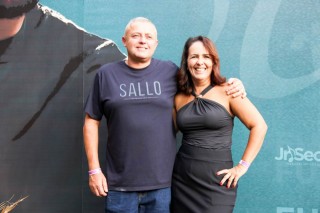 
<a style='margin-left: 5px;' class='btn btn-xs btn-social btn-facebook' href='https://www.facebook.com/sharer/sharer.php?u=https://galeramix.s01.web.getmuller.com.br/imagem/a163/800-800-90/conteudo/site_galerias/163/gustavo-lima-costelaco-junior-seco-galeramix-51.jpg' rel='popup' data-width='500' data-height='400'><i class='fa fa-facebook'></i>Compartilhar <span class='hidden-xs'>no Facebook</span>
</a> 
<a class='btn btn-default btn-xs' target='_blank' href='imagem/a163/800-800-90/conteudo/site_galerias/163/gustavo-lima-costelaco-junior-seco-galeramix-51.jpg'>
<span class='glyphicon glyphicon-cloud-download'></span> Salvar
</a>
