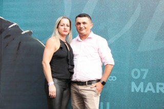 
<a style='margin-left: 5px;' class='btn btn-xs btn-social btn-facebook' href='https://www.facebook.com/sharer/sharer.php?u=https://galeramix.s01.web.getmuller.com.br/imagem/a163/800-800-90/conteudo/site_galerias/163/gustavo-lima-costelaco-junior-seco-galeramix-60.jpg' rel='popup' data-width='500' data-height='400'><i class='fa fa-facebook'></i>Compartilhar <span class='hidden-xs'>no Facebook</span>
</a> 
<a class='btn btn-default btn-xs' target='_blank' href='imagem/a163/800-800-90/conteudo/site_galerias/163/gustavo-lima-costelaco-junior-seco-galeramix-60.jpg'>
<span class='glyphicon glyphicon-cloud-download'></span> Salvar
</a>
