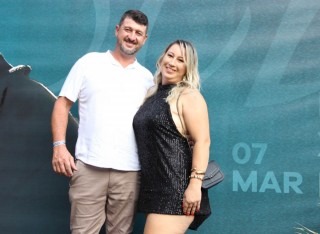 
<a style='margin-left: 5px;' class='btn btn-xs btn-social btn-facebook' href='https://www.facebook.com/sharer/sharer.php?u=https://galeramix.s01.web.getmuller.com.br/imagem/a163/800-800-90/conteudo/site_galerias/163/gustavo-lima-costelaco-junior-seco-galeramix-66.jpg' rel='popup' data-width='500' data-height='400'><i class='fa fa-facebook'></i>Compartilhar <span class='hidden-xs'>no Facebook</span>
</a> 
<a class='btn btn-default btn-xs' target='_blank' href='imagem/a163/800-800-90/conteudo/site_galerias/163/gustavo-lima-costelaco-junior-seco-galeramix-66.jpg'>
<span class='glyphicon glyphicon-cloud-download'></span> Salvar
</a>
