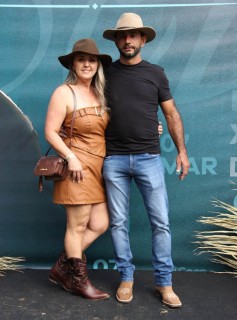 
<a style='margin-left: 5px;' class='btn btn-xs btn-social btn-facebook' href='https://www.facebook.com/sharer/sharer.php?u=https://galeramix.s01.web.getmuller.com.br/imagem/a163/800-800-90/conteudo/site_galerias/163/gustavo-lima-costelaco-junior-seco-galeramix-71.jpg' rel='popup' data-width='500' data-height='400'><i class='fa fa-facebook'></i>Compartilhar <span class='hidden-xs'>no Facebook</span>
</a> 
<a class='btn btn-default btn-xs' target='_blank' href='imagem/a163/800-800-90/conteudo/site_galerias/163/gustavo-lima-costelaco-junior-seco-galeramix-71.jpg'>
<span class='glyphicon glyphicon-cloud-download'></span> Salvar
</a>
