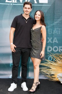 
<a style='margin-left: 5px;' class='btn btn-xs btn-social btn-facebook' href='https://www.facebook.com/sharer/sharer.php?u=https://galeramix.s01.web.getmuller.com.br/imagem/a163/800-800-90/conteudo/site_galerias/163/gustavo-lima-costelaco-junior-seco-galeramix-94.jpg' rel='popup' data-width='500' data-height='400'><i class='fa fa-facebook'></i>Compartilhar <span class='hidden-xs'>no Facebook</span>
</a> 
<a class='btn btn-default btn-xs' target='_blank' href='imagem/a163/800-800-90/conteudo/site_galerias/163/gustavo-lima-costelaco-junior-seco-galeramix-94.jpg'>
<span class='glyphicon glyphicon-cloud-download'></span> Salvar
</a>
