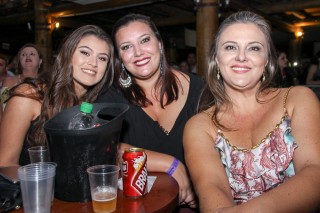 
                                <a style='margin-left: 5px;' class='btn btn-xs btn-social btn-facebook' href='https://www.facebook.com/sharer/sharer.php?u=https://galeramix.s01.web.getmuller.com.br/imagem/a17/800-800-90/conteudo/site_galerias/17/victor-e-leo-petry-10.jpg' rel='popup' data-width='500' data-height='400'><i class='fa fa-facebook'></i>Compartilhar <span class='hidden-xs'>no Facebook</span>
                            </a> 
                            <a class='btn btn-default btn-xs' target='_blank' href='imagem/a17/800-800-90/conteudo/site_galerias/17/victor-e-leo-petry-10.jpg'>
                                <span class='glyphicon glyphicon-cloud-download'></span> Salvar
                            </a>
                            