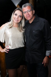 
                        <a style='margin-left: 5px;' class='btn btn-xs btn-social btn-facebook' href='https://www.facebook.com/sharer/sharer.php?u=https://galeramix.s01.web.getmuller.com.br/imagem/a17/800-800-90/conteudo/site_galerias/17/victor-e-leo-petry-101.jpg' rel='popup' data-width='500' data-height='400'><i class='fa fa-facebook'></i>Compartilhar <span class='hidden-xs'>no Facebook</span>
                    </a> 
                    <a class='btn btn-default btn-xs' target='_blank' href='imagem/a17/800-800-90/conteudo/site_galerias/17/victor-e-leo-petry-101.jpg'>
                        <span class='glyphicon glyphicon-cloud-download'></span> Salvar
                    </a>
                    