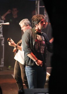 
        <a style='margin-left: 5px;' class='btn btn-xs btn-social btn-facebook' href='https://www.facebook.com/sharer/sharer.php?u=https://galeramix.s01.web.getmuller.com.br/imagem/a17/800-800-90/conteudo/site_galerias/17/victor-e-leo-petry-105.jpg' rel='popup' data-width='500' data-height='400'><i class='fa fa-facebook'></i>Compartilhar <span class='hidden-xs'>no Facebook</span>
    </a> 
    <a class='btn btn-default btn-xs' target='_blank' href='imagem/a17/800-800-90/conteudo/site_galerias/17/victor-e-leo-petry-105.jpg'>
        <span class='glyphicon glyphicon-cloud-download'></span> Salvar
    </a>
    