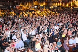 
    <a style='margin-left: 5px;' class='btn btn-xs btn-social btn-facebook' href='https://www.facebook.com/sharer/sharer.php?u=https://galeramix.s01.web.getmuller.com.br/imagem/a17/800-800-90/conteudo/site_galerias/17/victor-e-leo-petry-106.jpg' rel='popup' data-width='500' data-height='400'><i class='fa fa-facebook'></i>Compartilhar <span class='hidden-xs'>no Facebook</span>
</a> 
<a class='btn btn-default btn-xs' target='_blank' href='imagem/a17/800-800-90/conteudo/site_galerias/17/victor-e-leo-petry-106.jpg'>
    <span class='glyphicon glyphicon-cloud-download'></span> Salvar
</a>
