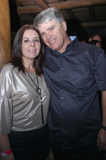 
<a style='margin-left: 5px;' class='btn btn-xs btn-social btn-facebook' href='https://www.facebook.com/sharer/sharer.php?u=https://galeramix.s01.web.getmuller.com.br/imagem/a17/800-800-90/conteudo/site_galerias/17/victor-e-leo-petry-109.jpg' rel='popup' data-width='500' data-height='400'><i class='fa fa-facebook'></i>Compartilhar <span class='hidden-xs'>no Facebook</span>
</a> 
<a class='btn btn-default btn-xs' target='_blank' href='imagem/a17/800-800-90/conteudo/site_galerias/17/victor-e-leo-petry-109.jpg'>
<span class='glyphicon glyphicon-cloud-download'></span> Salvar
</a>
