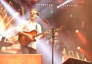 
<a style='margin-left: 5px;' class='btn btn-xs btn-social btn-facebook' href='https://www.facebook.com/sharer/sharer.php?u=https://galeramix.s01.web.getmuller.com.br/imagem/a17/800-800-90/conteudo/site_galerias/17/victor-e-leo-petry-11.jpg' rel='popup' data-width='500' data-height='400'><i class='fa fa-facebook'></i>Compartilhar <span class='hidden-xs'>no Facebook</span>
</a> 
<a class='btn btn-default btn-xs' target='_blank' href='imagem/a17/800-800-90/conteudo/site_galerias/17/victor-e-leo-petry-11.jpg'>
<span class='glyphicon glyphicon-cloud-download'></span> Salvar
</a>
