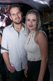 
<a style='margin-left: 5px;' class='btn btn-xs btn-social btn-facebook' href='https://www.facebook.com/sharer/sharer.php?u=https://galeramix.s01.web.getmuller.com.br/imagem/a17/800-800-90/conteudo/site_galerias/17/victor-e-leo-petry-113.jpg' rel='popup' data-width='500' data-height='400'><i class='fa fa-facebook'></i>Compartilhar <span class='hidden-xs'>no Facebook</span>
</a> 
<a class='btn btn-default btn-xs' target='_blank' href='imagem/a17/800-800-90/conteudo/site_galerias/17/victor-e-leo-petry-113.jpg'>
<span class='glyphicon glyphicon-cloud-download'></span> Salvar
</a>
