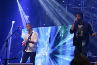 
<a style='margin-left: 5px;' class='btn btn-xs btn-social btn-facebook' href='https://www.facebook.com/sharer/sharer.php?u=https://galeramix.s01.web.getmuller.com.br/imagem/a17/800-800-90/conteudo/site_galerias/17/victor-e-leo-petry-120.jpg' rel='popup' data-width='500' data-height='400'><i class='fa fa-facebook'></i>Compartilhar <span class='hidden-xs'>no Facebook</span>
</a> 
<a class='btn btn-default btn-xs' target='_blank' href='imagem/a17/800-800-90/conteudo/site_galerias/17/victor-e-leo-petry-120.jpg'>
<span class='glyphicon glyphicon-cloud-download'></span> Salvar
</a>
